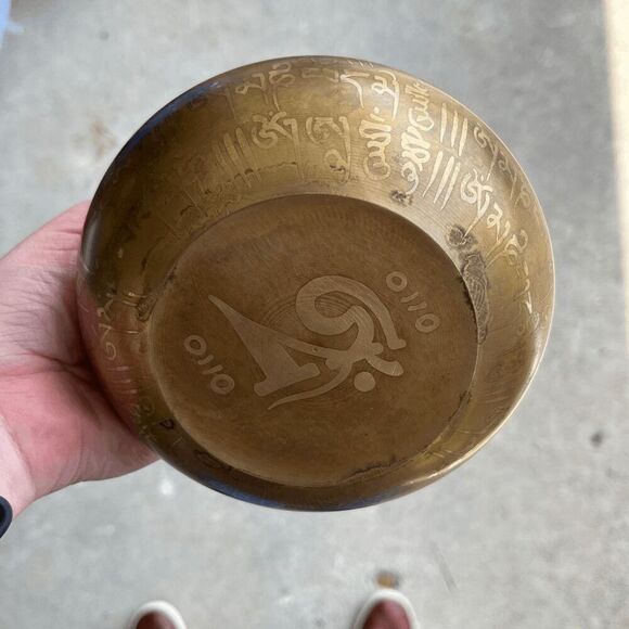 Brass Buddha Singing Bowl with Engraved Sanskrit Mantras 5"x2" 10oz - Picture 3 of 9